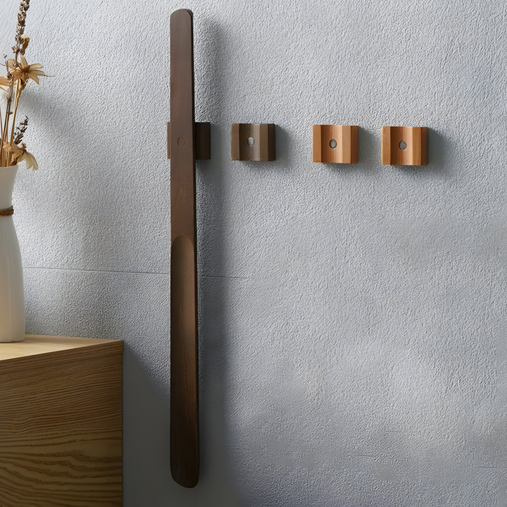 ComfortKick – Magnetisk skohorn laget av tre