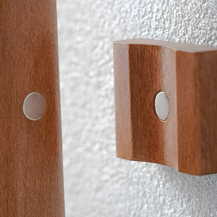 ComfortKick – Magnetisk skohorn laget av tre