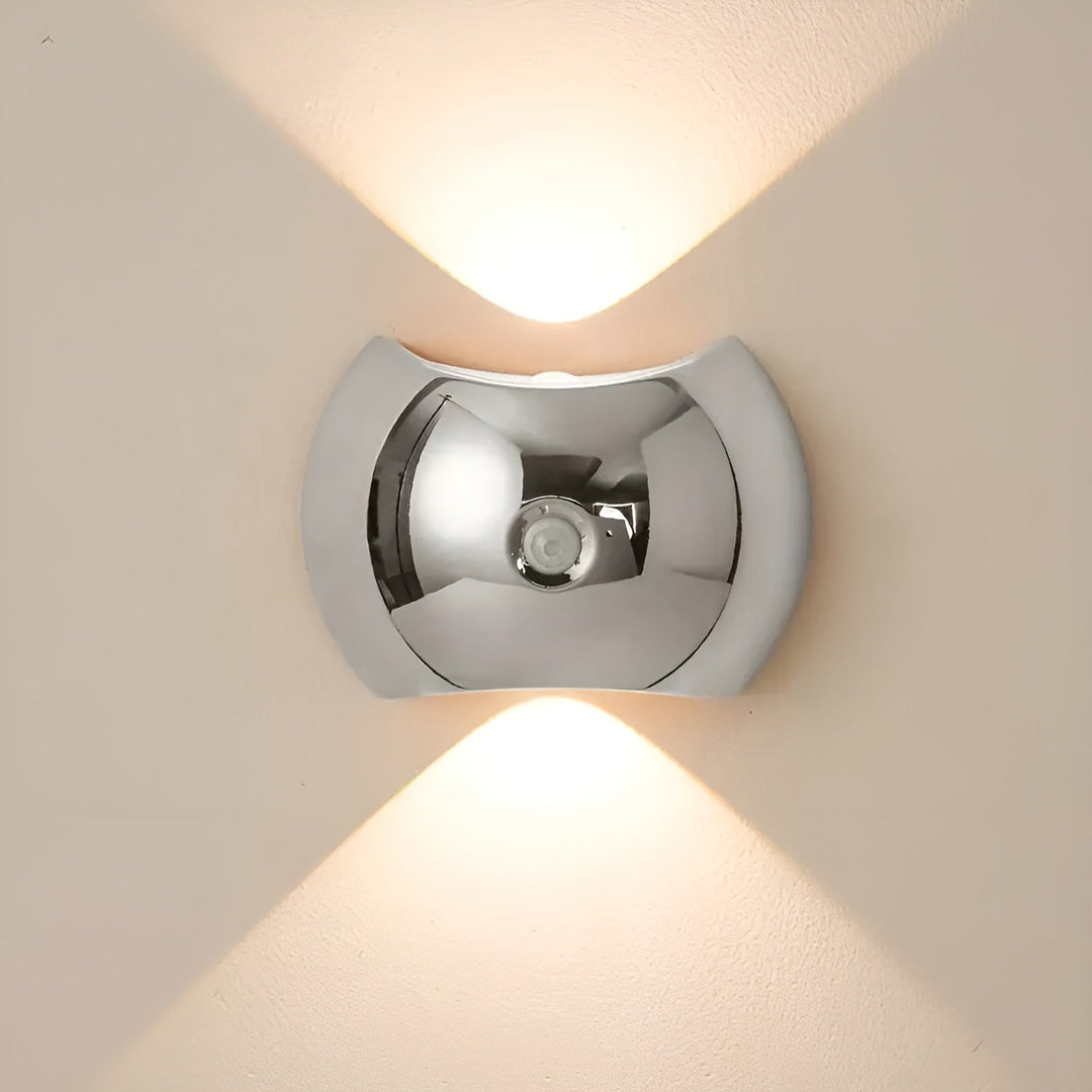 Vegglampe med bevegelsessensor – Dobbel LED-belysning oppover og nedover | Magnetisk og PortaSkantoe
