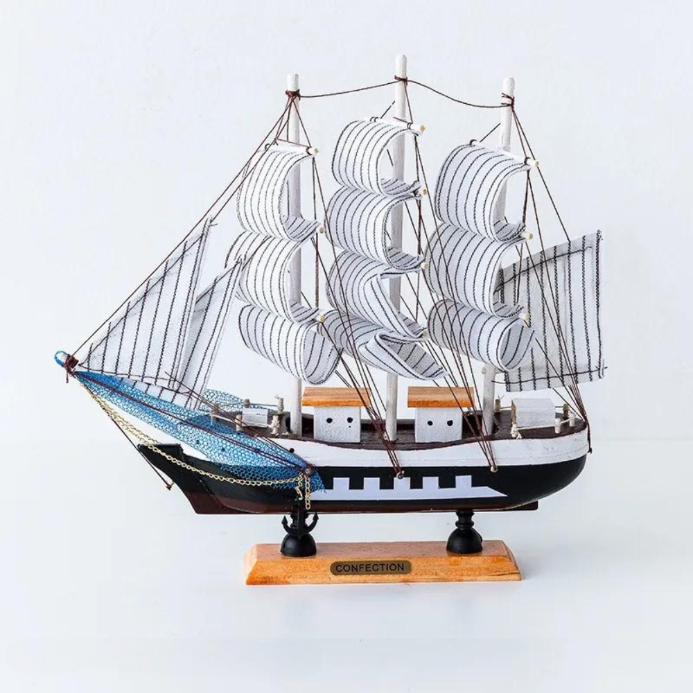 Skanto | Royaleva Nordic Wood Sailboat Sculpture - LED-belyst dekorativt stykke, batteridrevet
