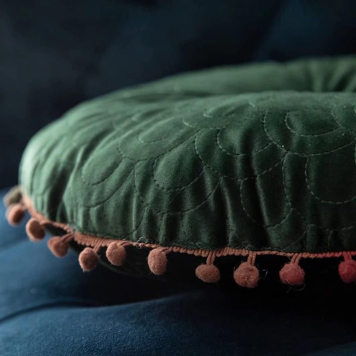 Skanto | Veloura Rund Vintage Kviltet Ottoman Putepad