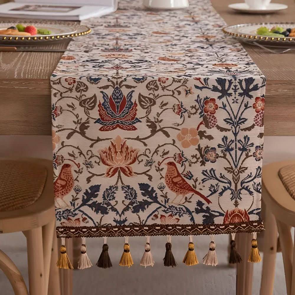 Skanto | Elegant duk med blomster- og fuglemotiv