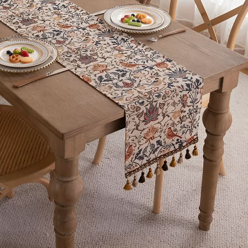 Skanto | Elegant duk med blomster- og fuglemotiv