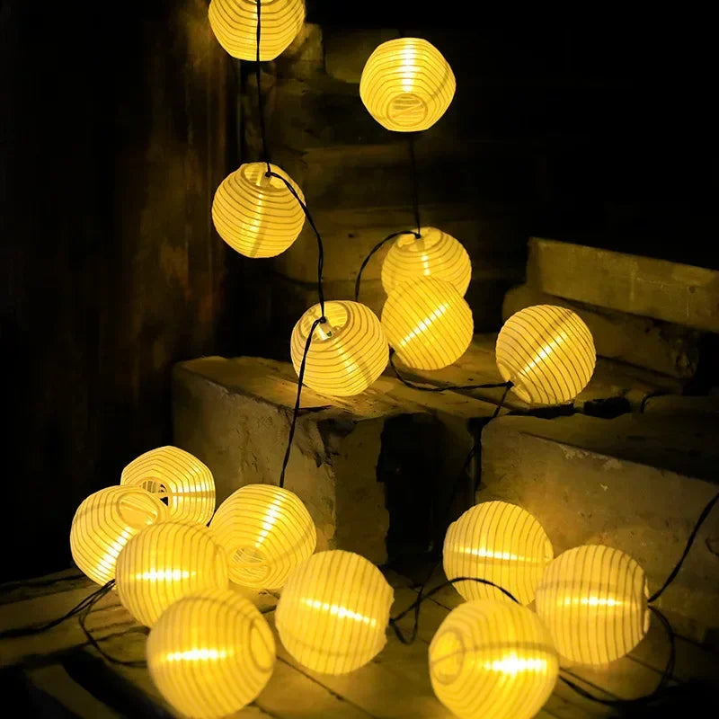 Solar Lantern String Light for Outdoors – Fargerike lanterner for hage- og terrassebelysning | Skanto