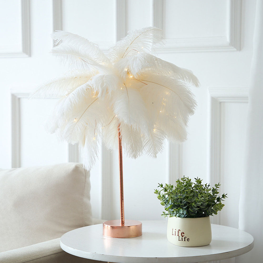 Ostrich Night Light | Eccentrisk Lampe med Fjær & Roségull Base | Skanto
