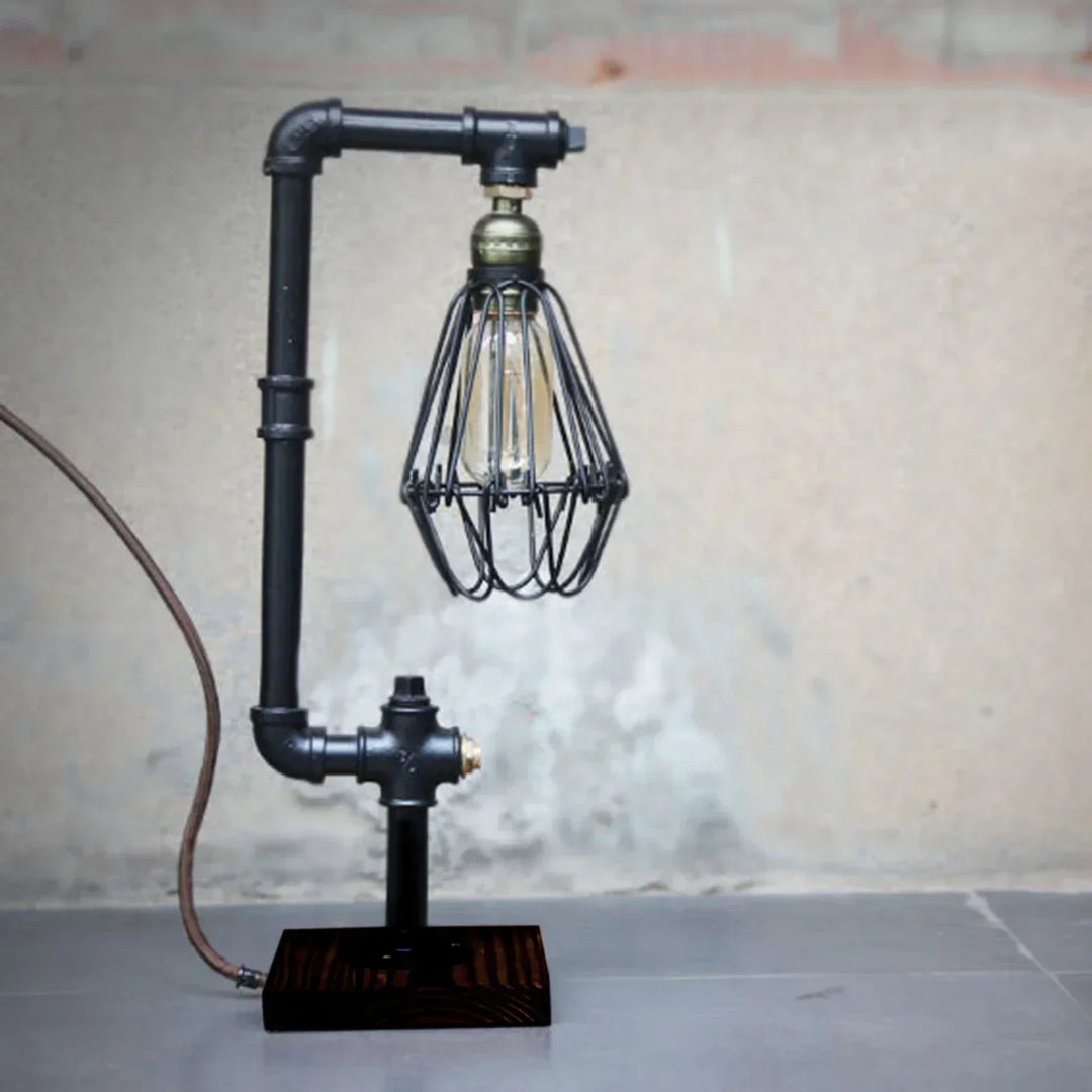 Skanto | RetroCharm – Retro bordlampe laget av metall