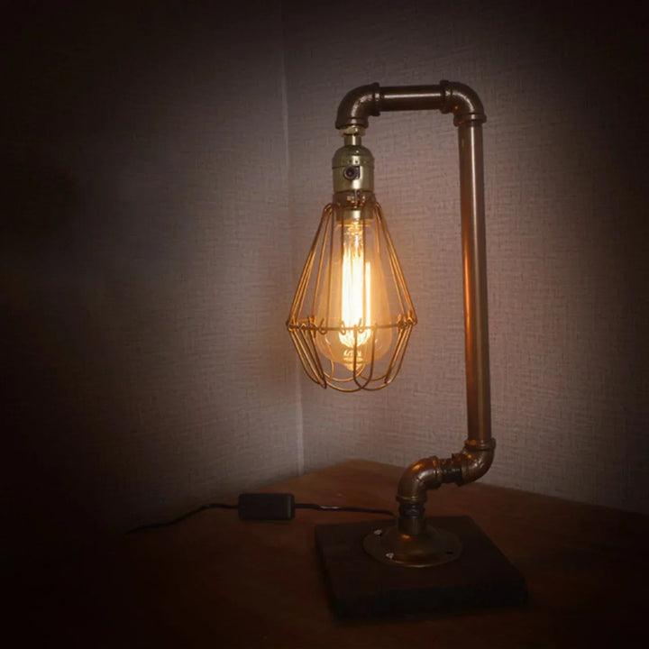 Skanto | RetroCharm – Retro bordlampe laget av metall
