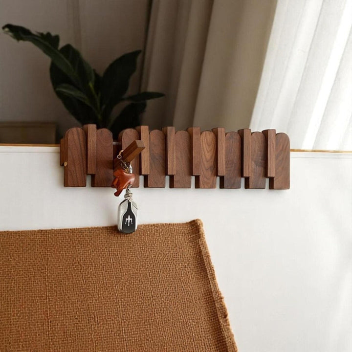 Wandgarderobe mit Klavierhaken aus Holz