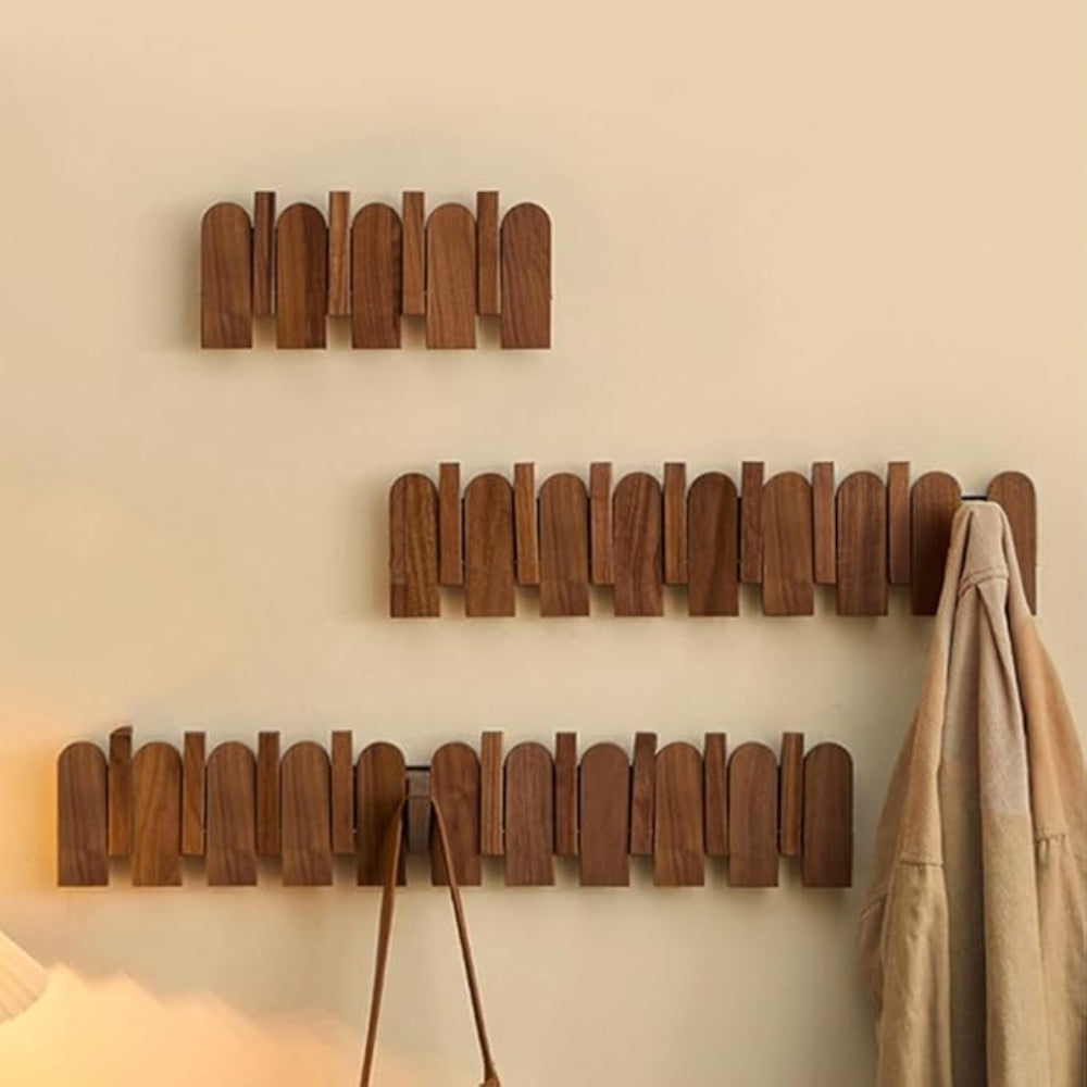Wandgarderobe mit Klavierhaken aus Holz