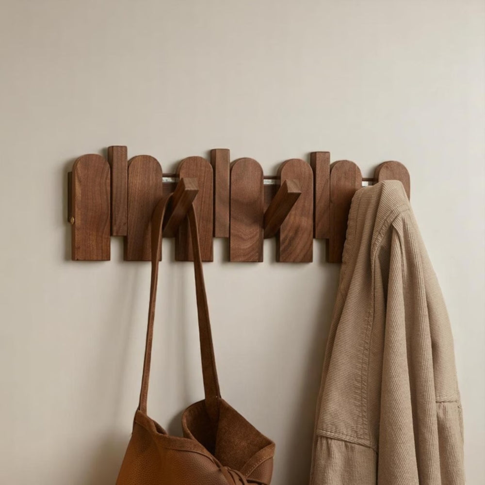 Wandgarderobe mit Klavierhaken aus Holz