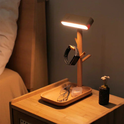 Skanto | WoodGlow – Dimbar Tre Bordlampe med Praktisk Oppbevaring