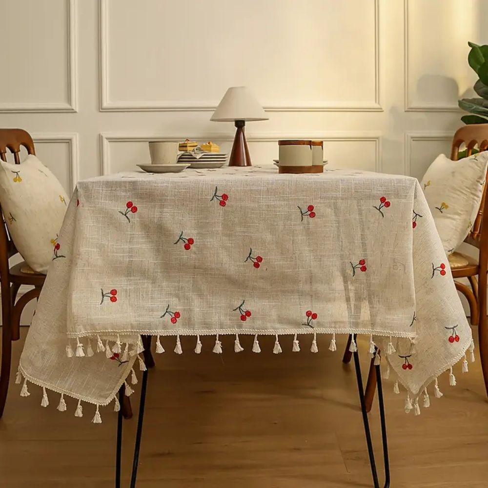 Skanto | Vintage Rød Kirsebær Fringet Duk