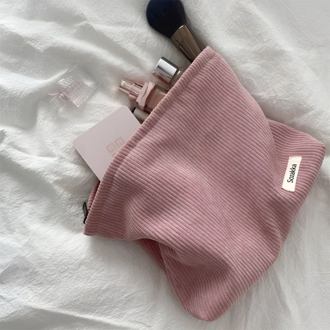 CorduroyGlam Bag – Romslig sminkepung laget av kordfløyel