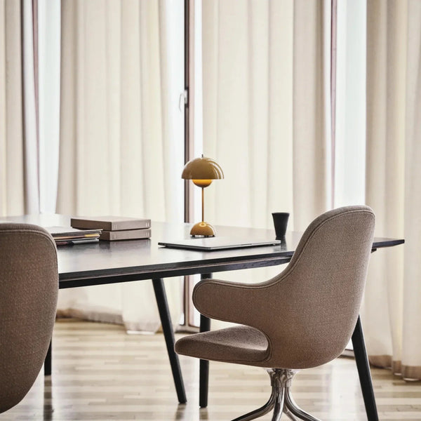 Skanto | Stilfull Auroraglo LED bordlampe for stuen