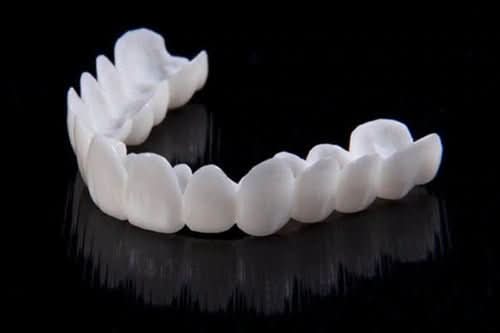Skanto | SmileFlex Tannproteser med Hvite Fasetter