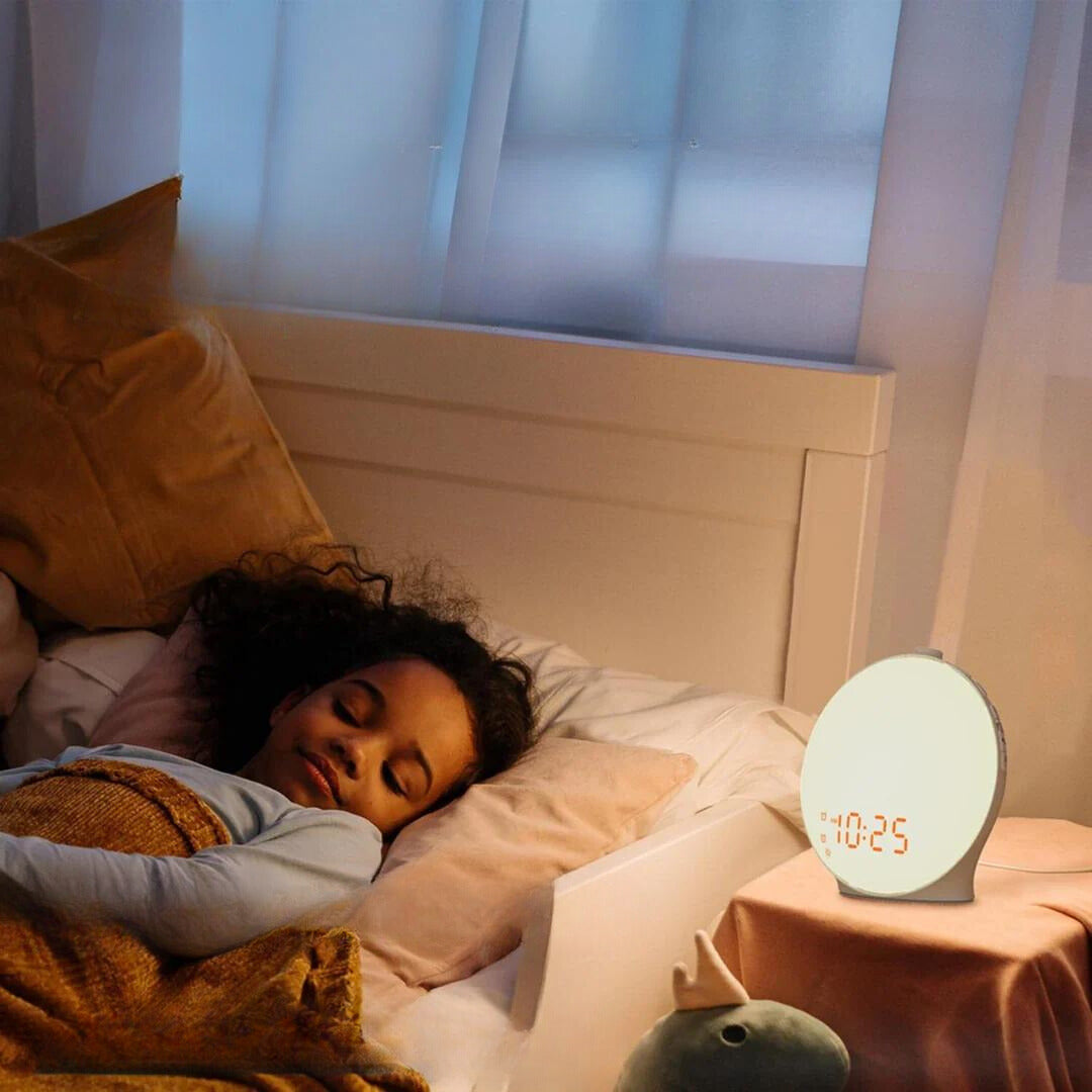 Skanto | Luksus soloppgangssimulerings vekkerklokke lampe | Beroligende lyder, stemningsbelysning & dobbel alarm for avslappende morgener