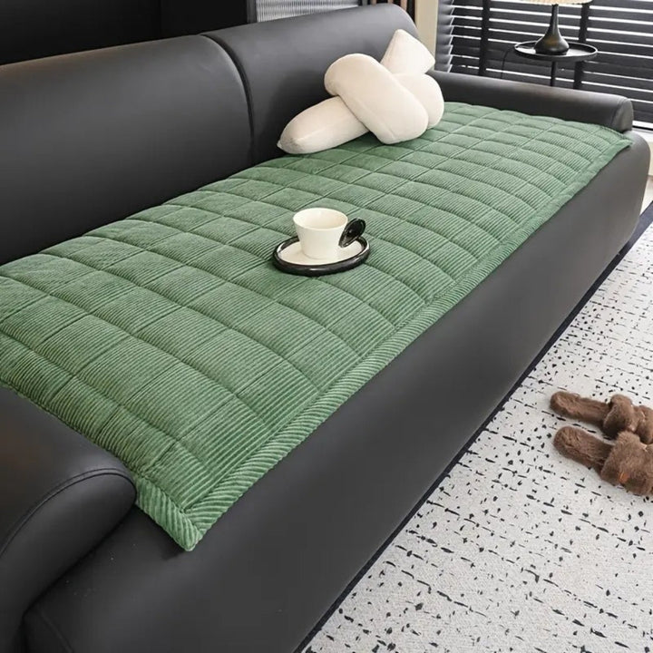 LuxeShield Quiltmatte — Transformér sofaen din til en feilfri oase av komfort og beskyttelse | Skanto