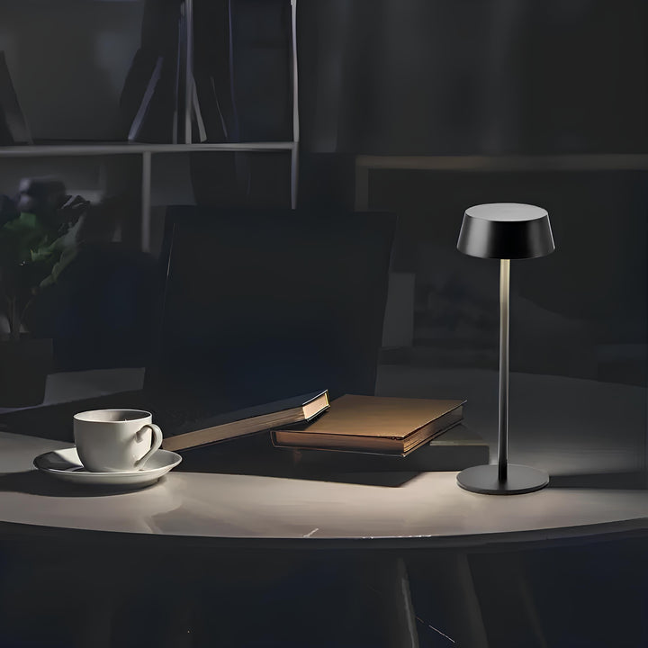 Skanto | Slank Moderne Bordlampe