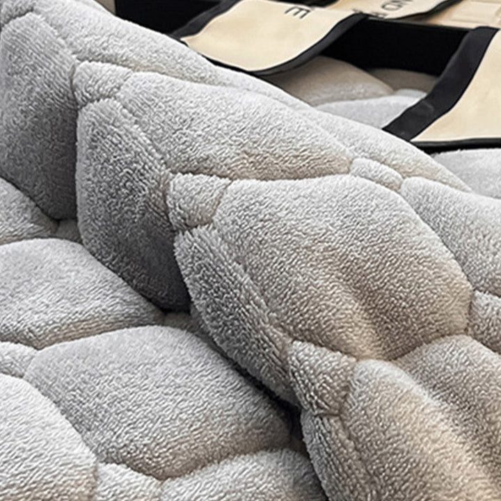 Skanto | Moderne myk kasteteppe med firkantet tekstur – Stilfullt fluffy seng- og sofatrekk