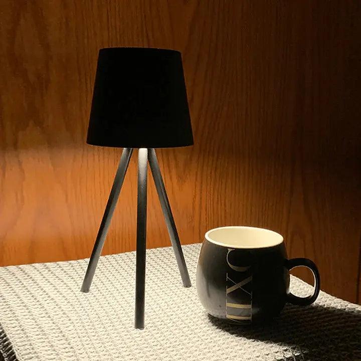 Skanto | LumaStand - Elegant Stativ Bordlampe