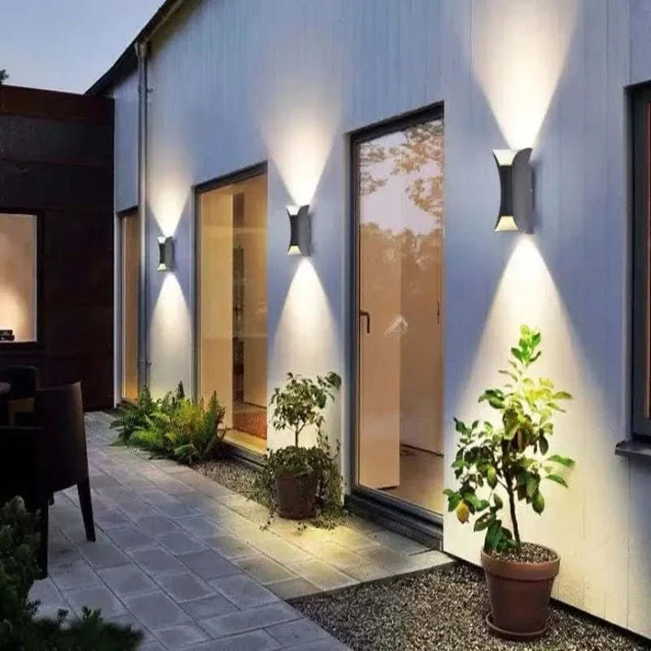 Skanto | Værbestandig vegglampe med IP65 beskyttelse