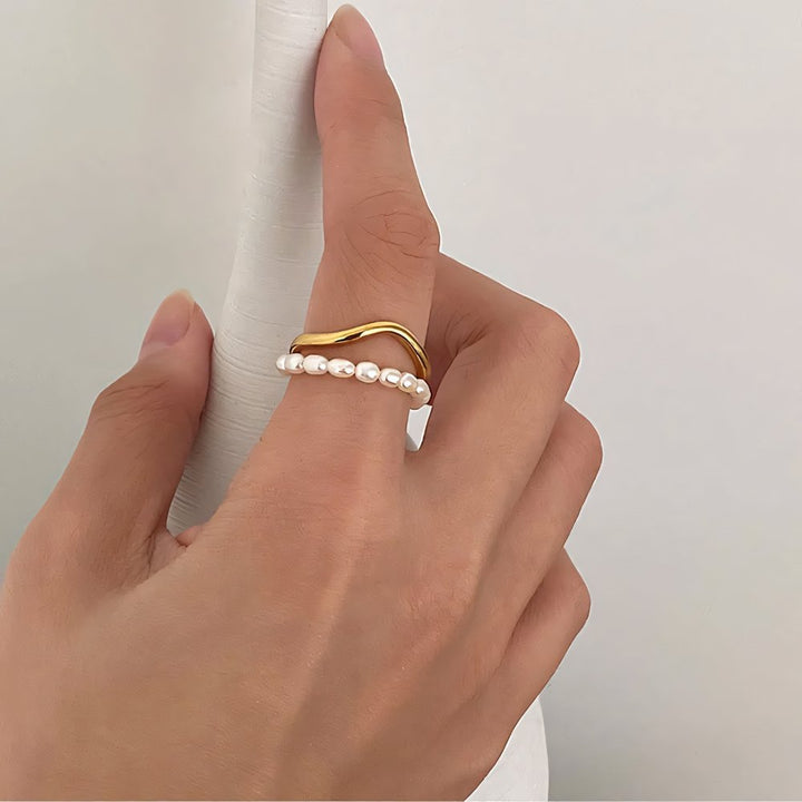 Skanto | Justerbar Lagdelt Ring Med Perleaccent
