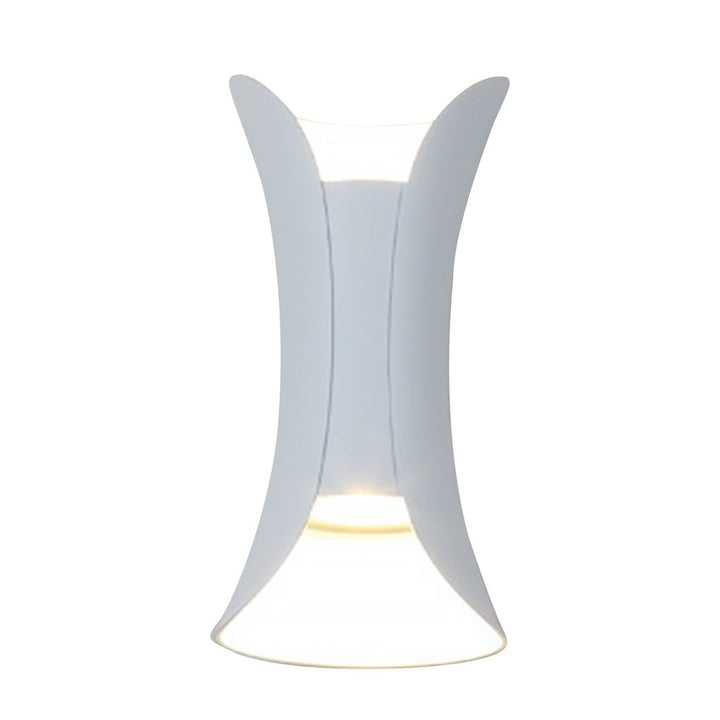 Skanto | Elegant Vanntette LED-lamper med Buet Form for Hagen