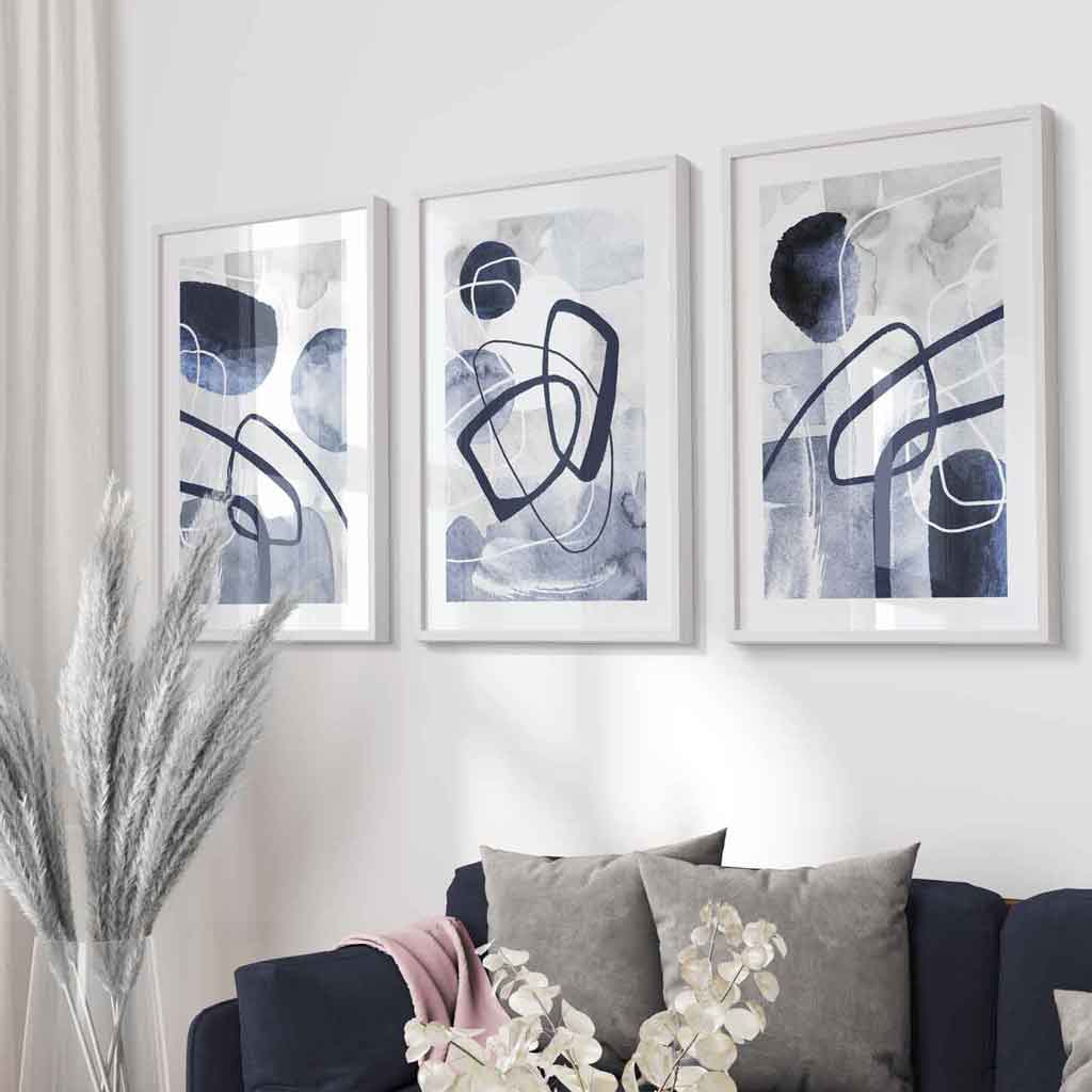 Abstrakte marineblå former, sett med 3 innrammede veggkunstverk