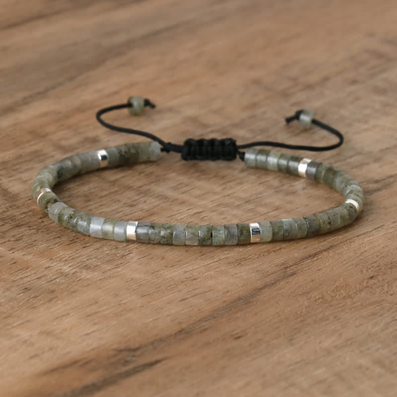 Skanto | Flettet armbånd med 2,4 mm naturstein ruller – Seraphina