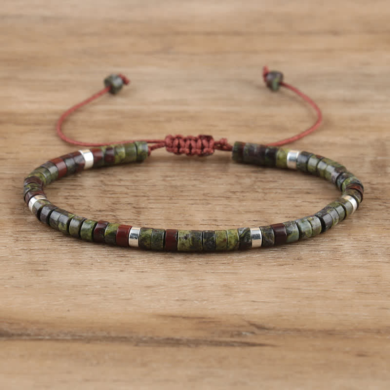 Skanto | Flettet armbånd med 2,4 mm naturstein ruller – Seraphina