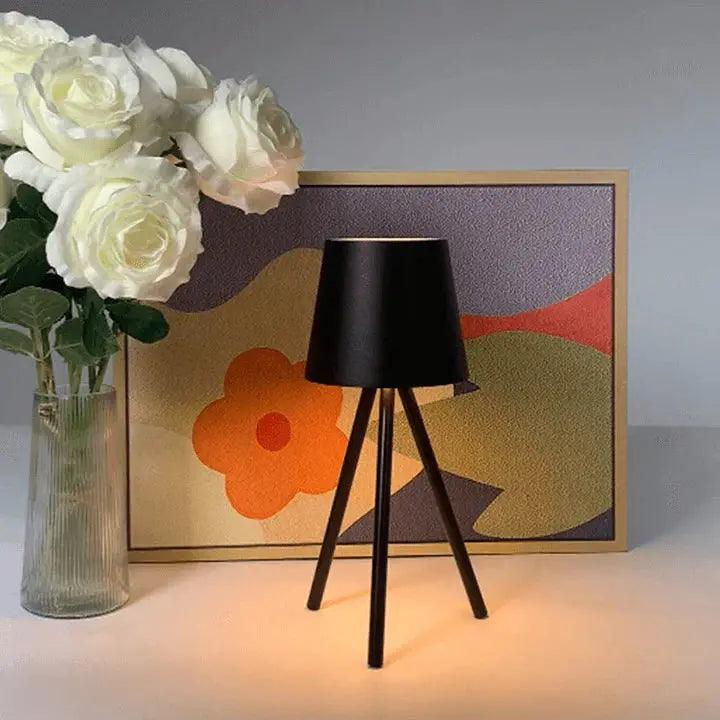 Skanto | LumaStand - Elegant Stativ Bordlampe