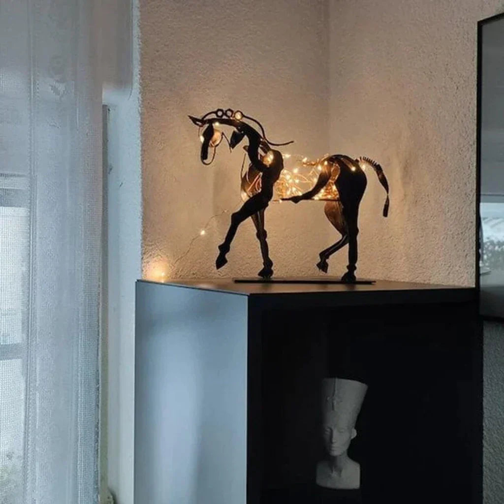 Skanto | Hest Skulptur - AdonisMetal - Rustikk Eleganse - Tidløst Dekorativt Stykke