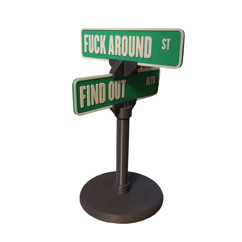 Skanto | F Around/Find Out Gate Skilt Kontor Dekorasjon