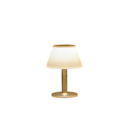 Elegant solid bordlampe for utendørs sjarm Skanto