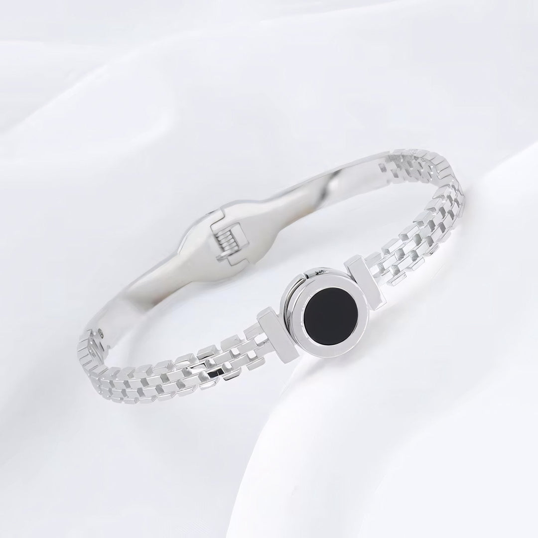 Skanto | Svart senter romertall akzentert bangle armbånd
