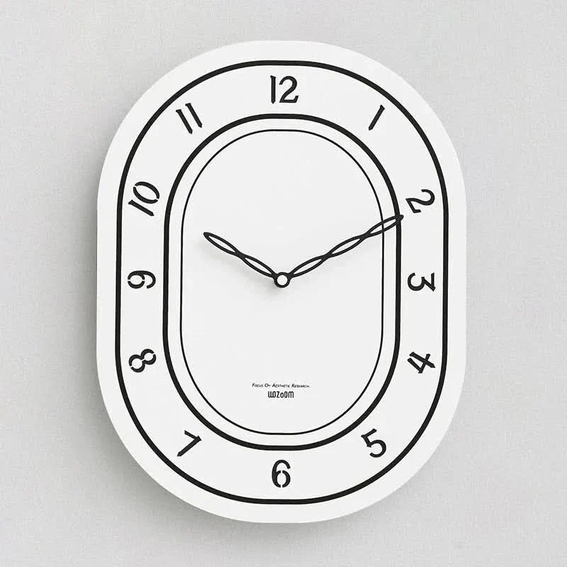 Skanto | Stille oval veggklokke med romerske tall design
