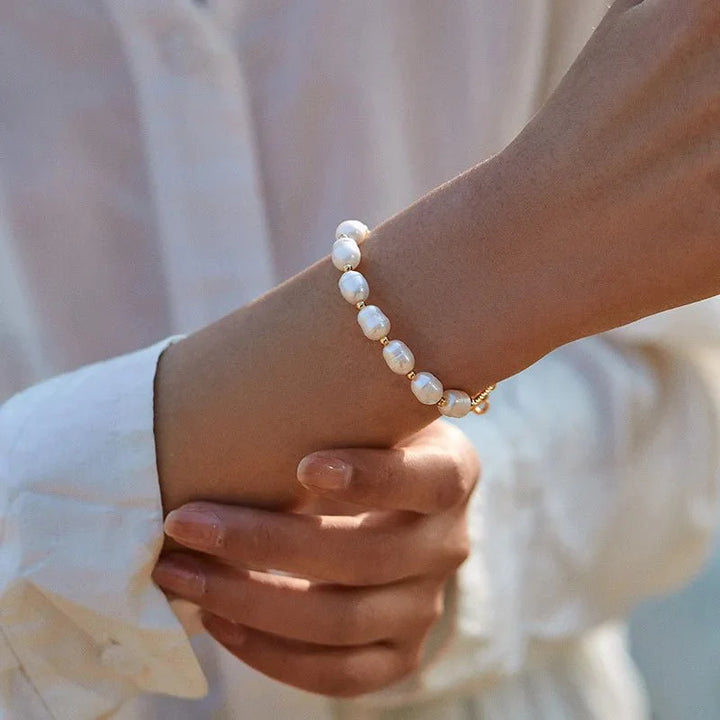 Skanto | Boho Gullakkent Perle Armbånd