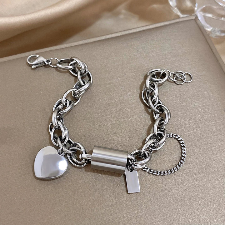 Skanto | Bold & Chunky Necklace Heart Bracelet