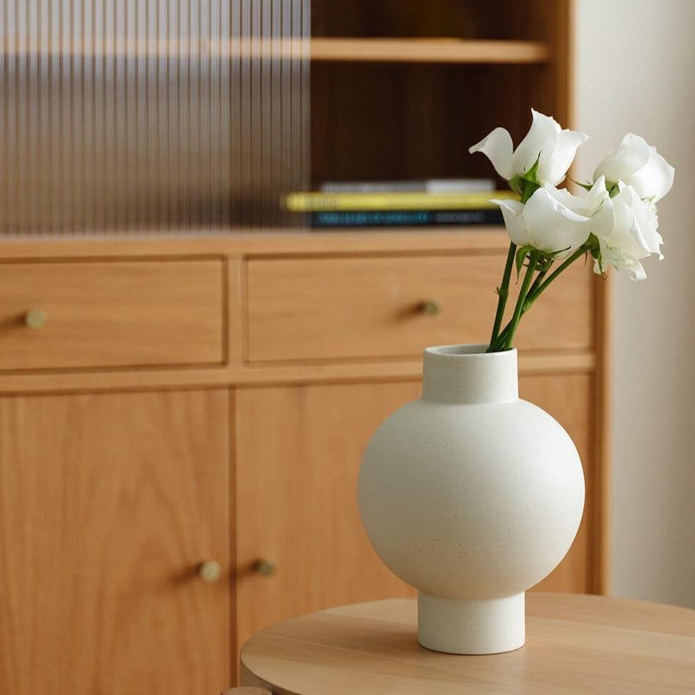 Elegant minimalist design med en glatt, buet silhuett Skanto