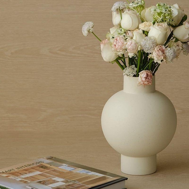 Elegant minimalist design med en glatt, buet silhuett Skanto