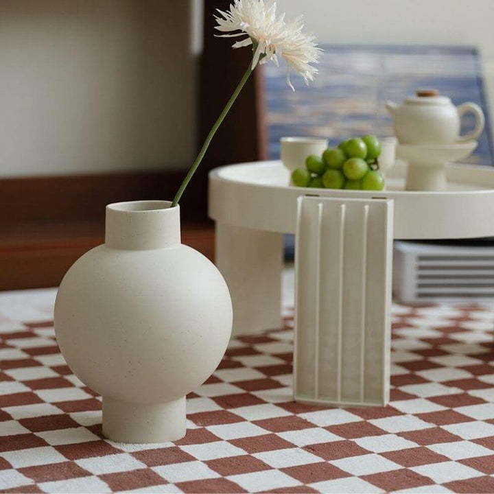 Elegant minimalist design med en glatt, buet silhuett Skanto