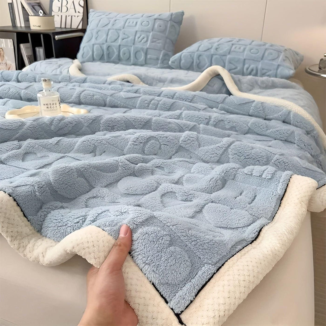 CoralDream Skantoanket – Varm fleece vinterSkantoanket med dobbeltsidig hjerte- og bokstavmotiv