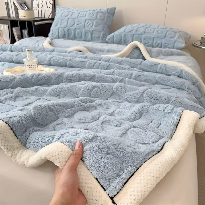 CoralDream Skantoanket – Varm fleece vinterSkantoanket med dobbeltsidig hjerte- og bokstavmotiv