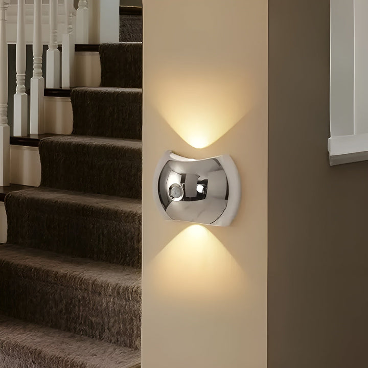 Vegglampe med bevegelsessensor – Dobbel LED-belysning oppover og nedover | Magnetisk og PortaSkantoe