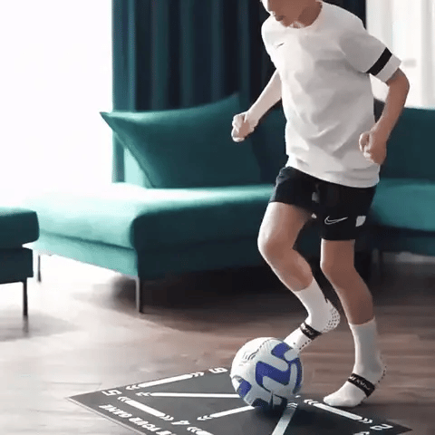 Skanto | Fotball Pro Treningsmatte | Anti-Sklipp, 2x2m Plass for Ferdighetsforbedring og Hjemmetrening