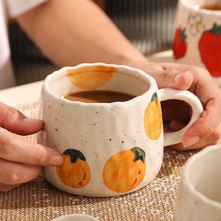 Keramisk kaffekopp med lekent fruktdesign | Skanto