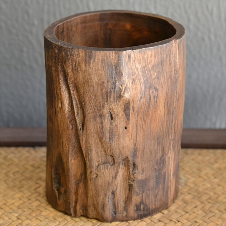 Handgefertigter Stiftehalter aus Holz – Einzigartige und natürliche Optik
