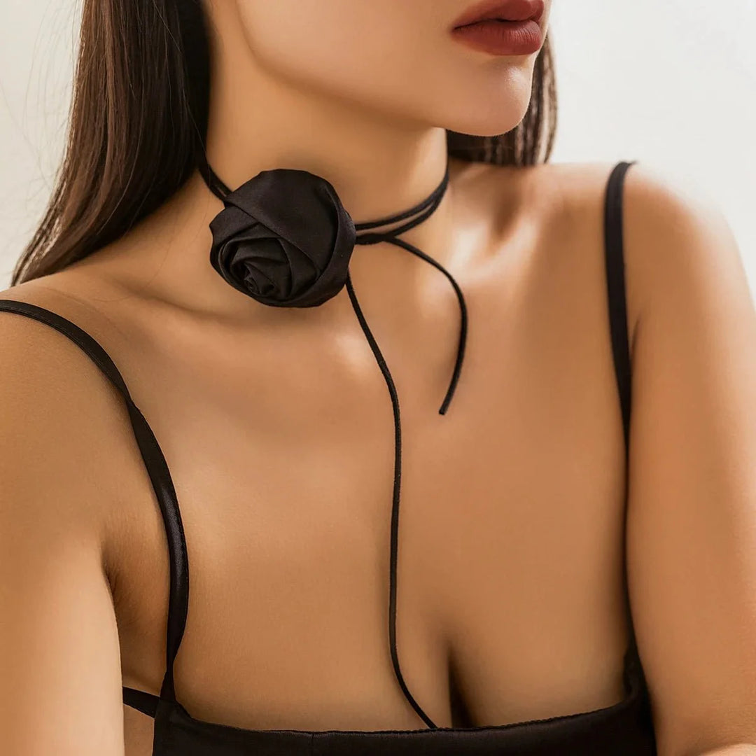 Skanto | Klassisk Rose Floral Choker Halskjede