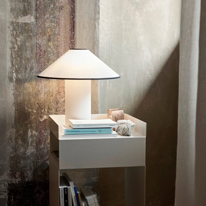 Bordlampe med tekstilskjerm – Lunara | Skanto