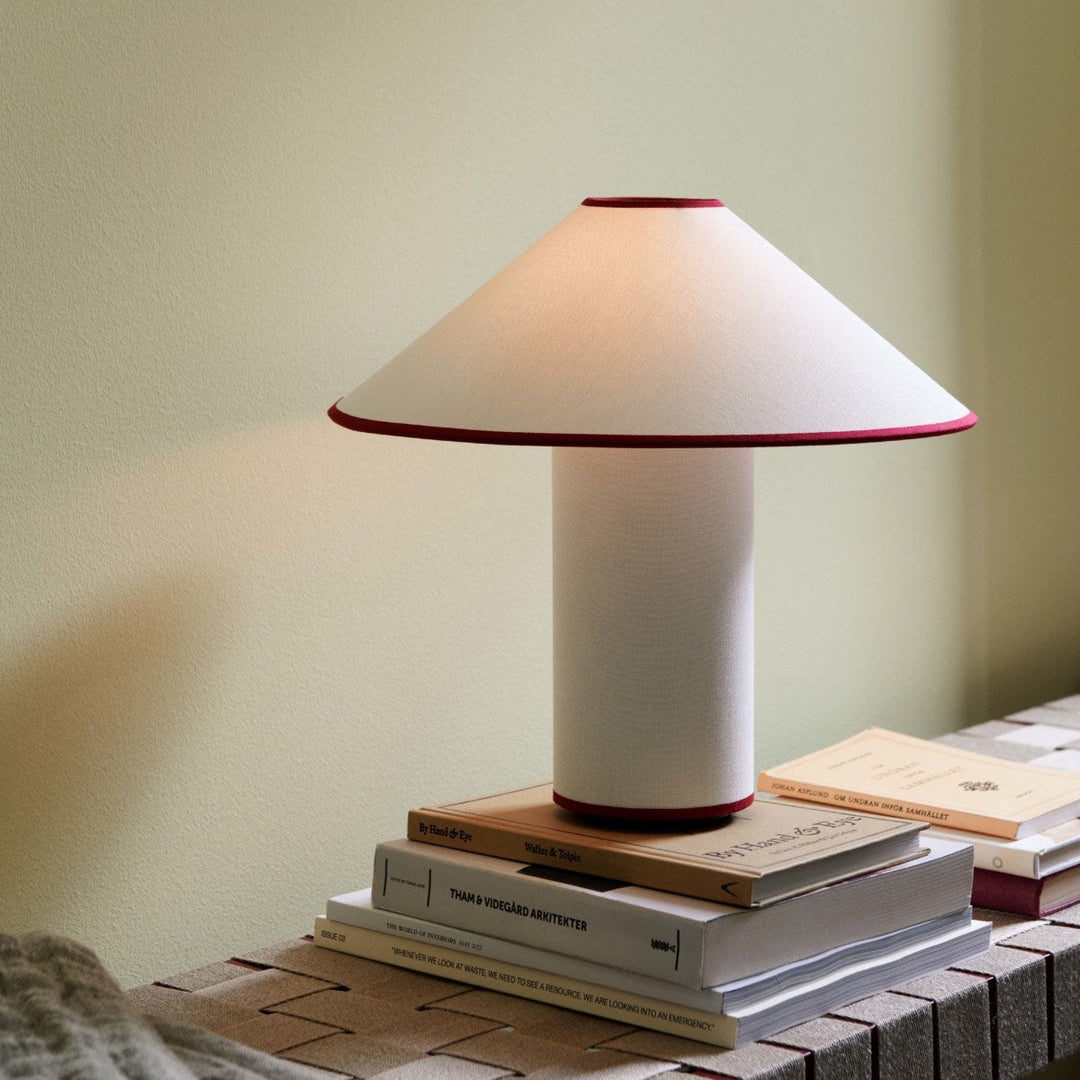 Bordlampe med tekstilskjerm – Lunara | Skanto